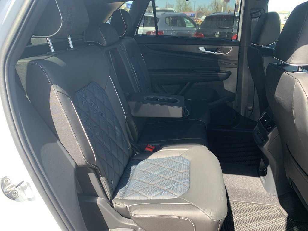 New 2025 Volkswagen Atlas Cross Sport SEL Premium R-Line image 14