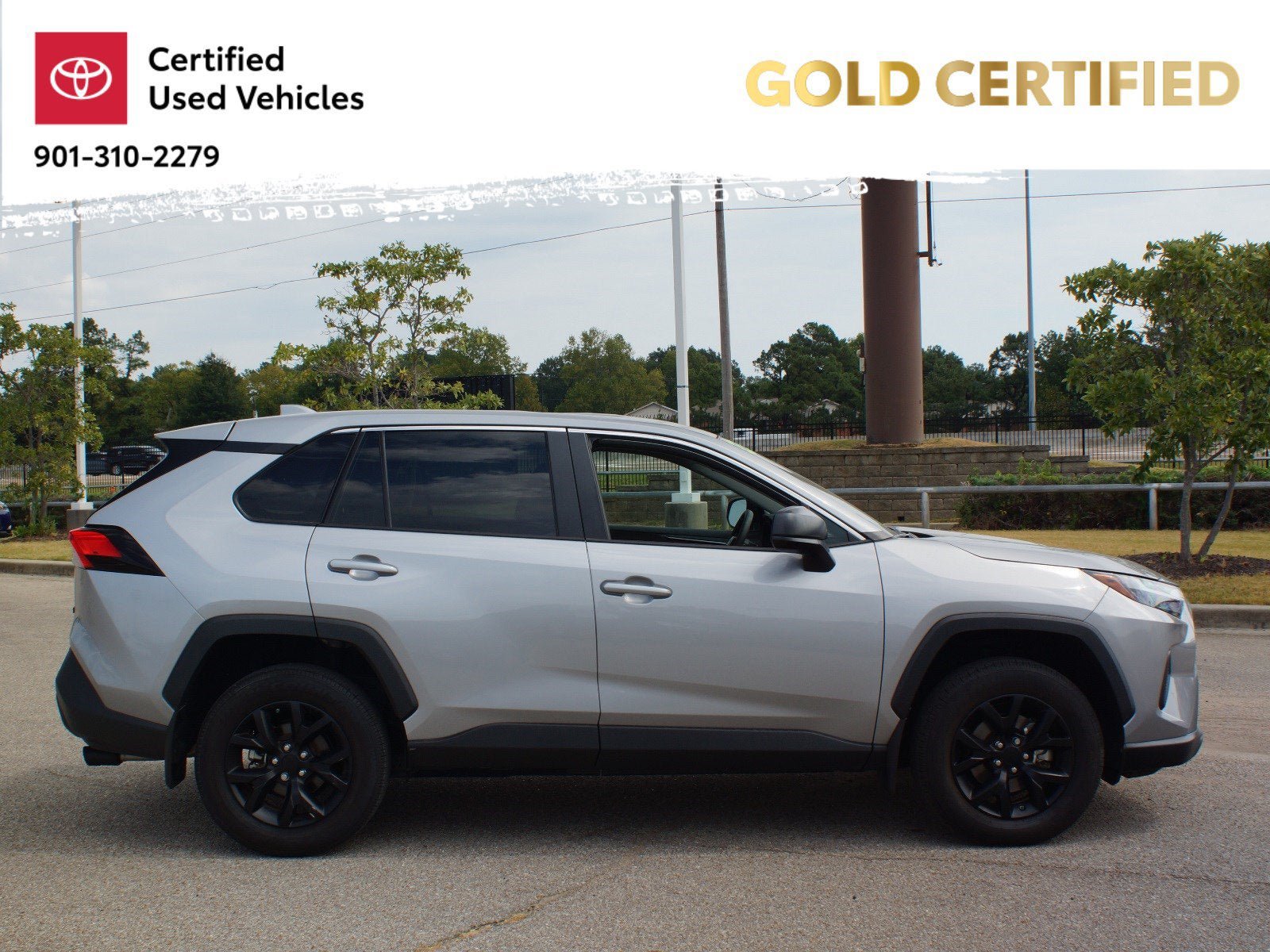 Used 2024 Toyota RAV4 LE FWD image 18