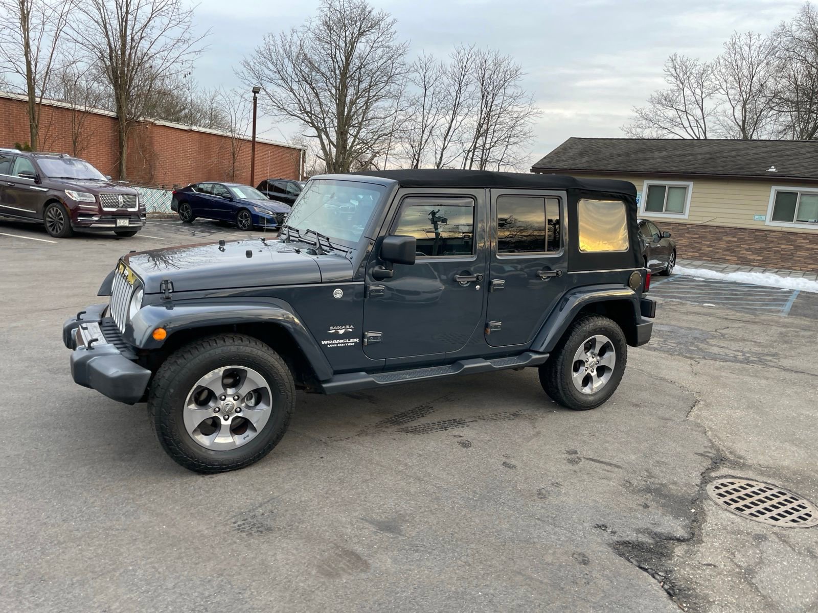 Used 2017 Jeep Wrangler Unlimited Sahara w/ Connectivity Group image 29