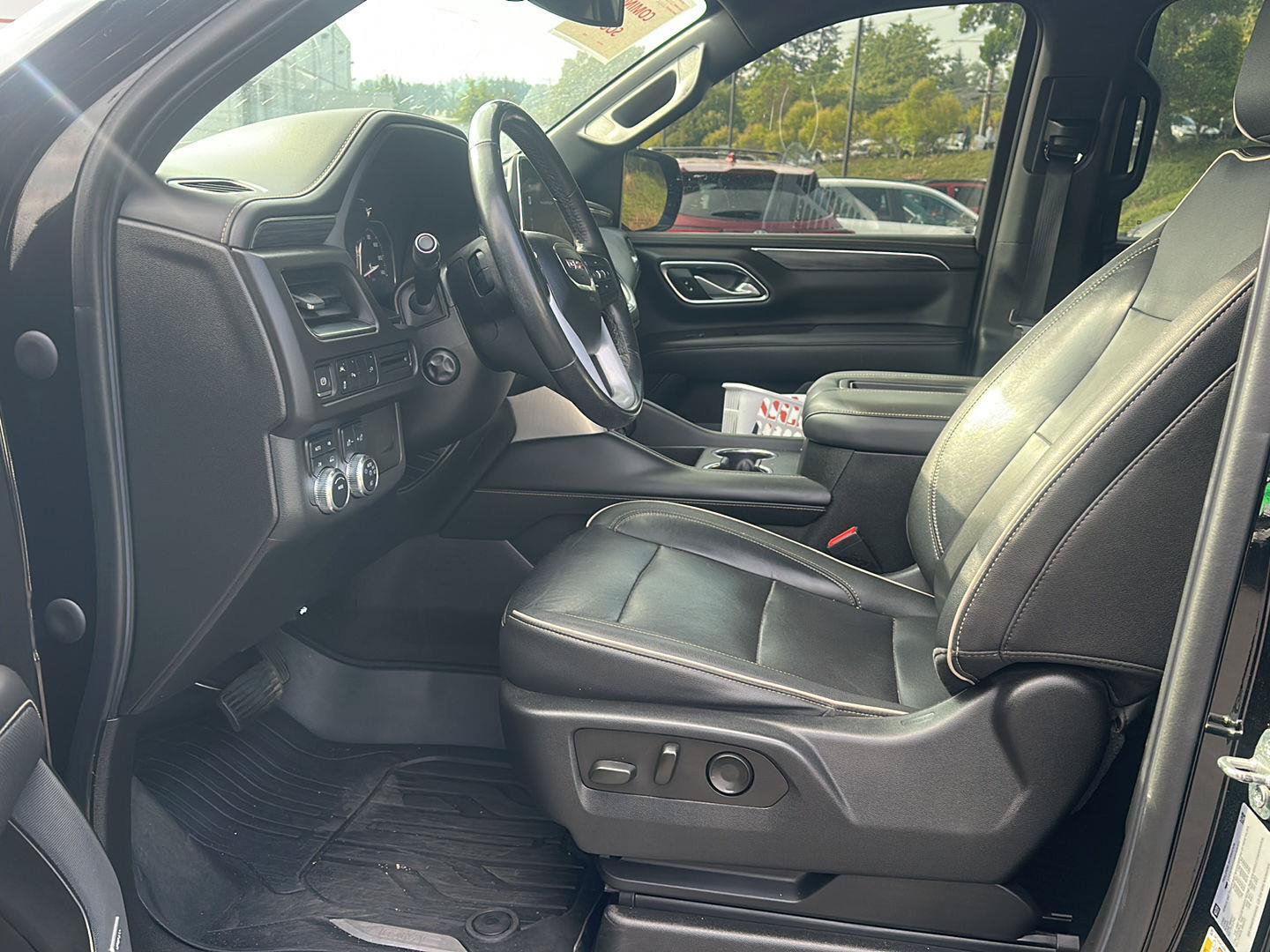 Used 2021 GMC Yukon XL SLT w/ SLT Premium Package AWD/4WD image 7