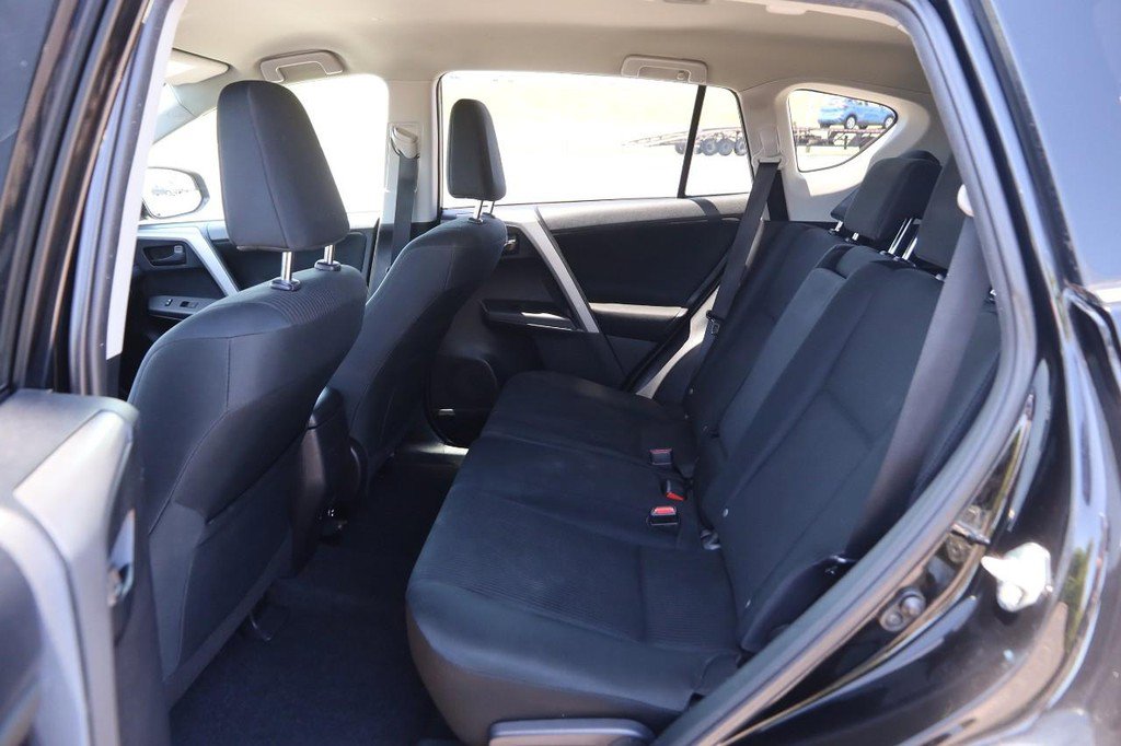 Used 2016 Toyota RAV4 LE AWD/4WD image 9