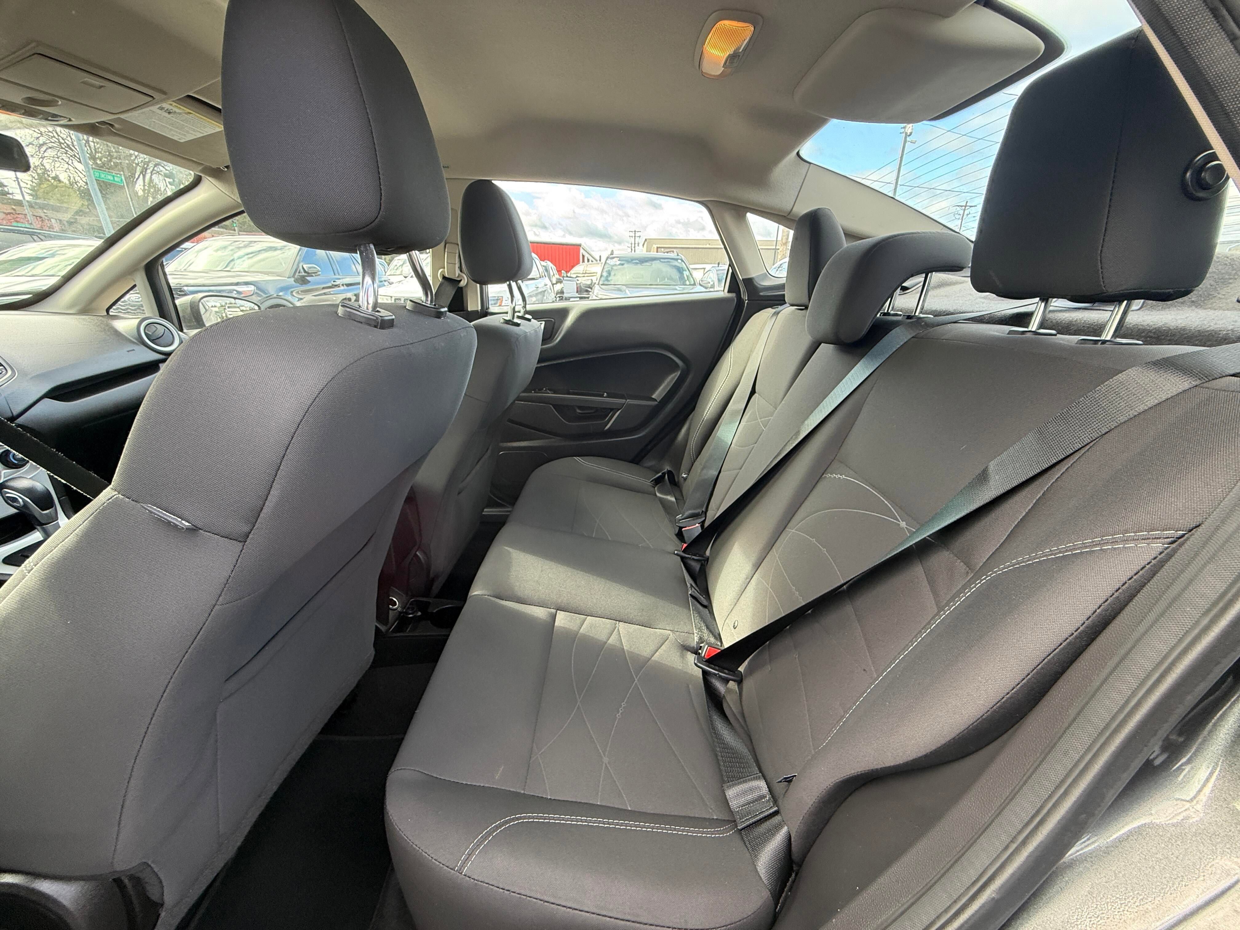 Used 2016 Ford Fiesta SE image 8