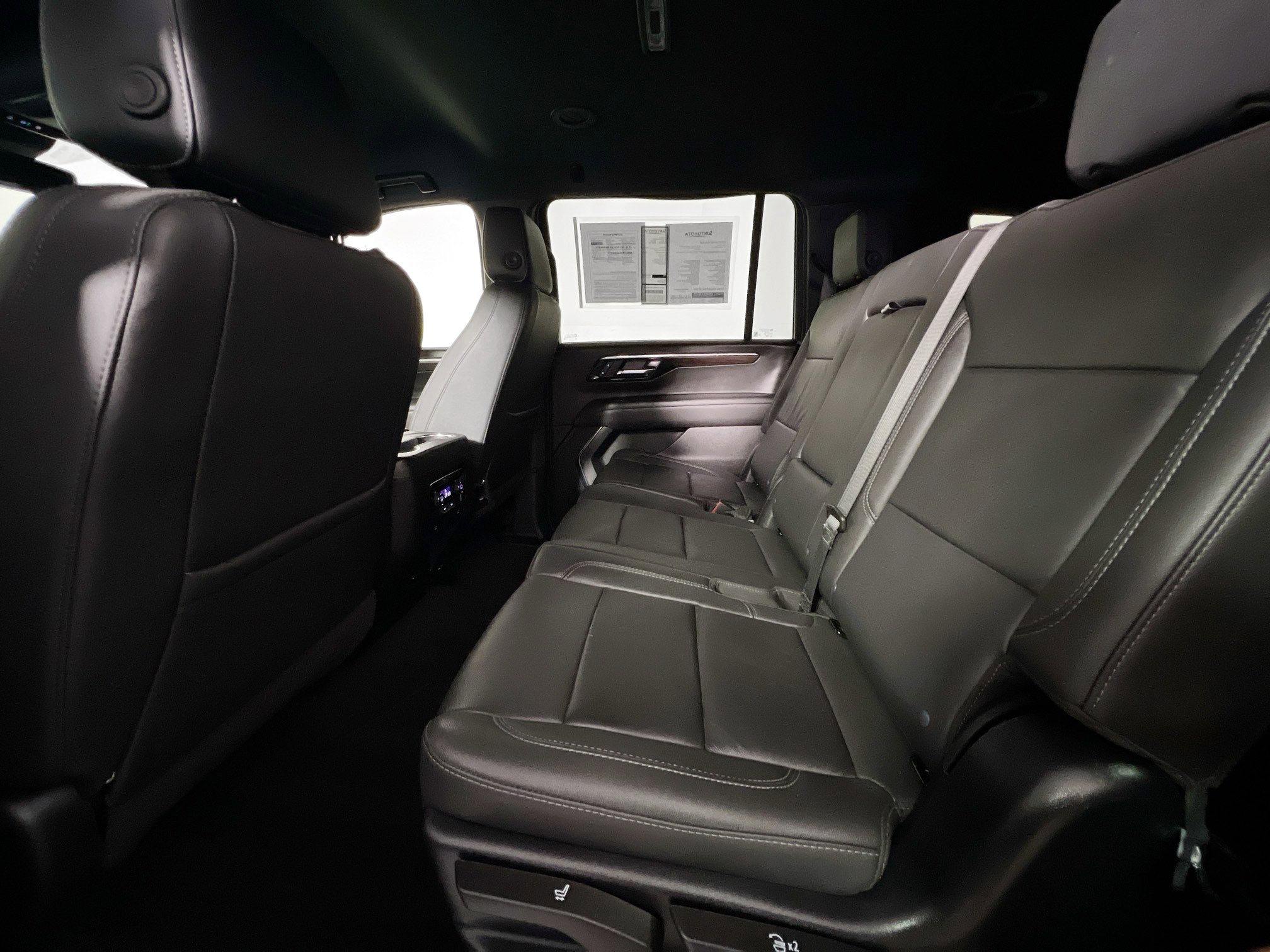 Used 2025 Chevrolet Suburban Z71 image 29