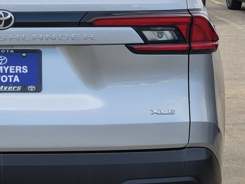 Used 2025 Toyota Grand Highlander AWD image 9