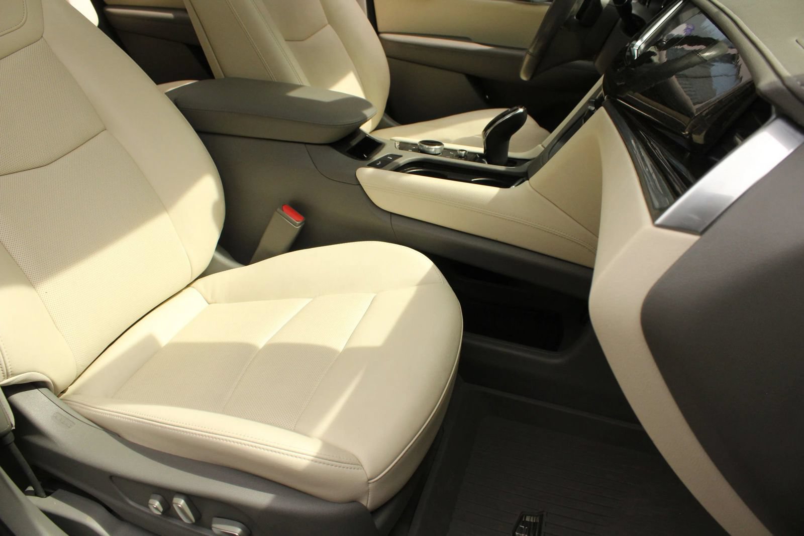 Used 2021 Cadillac XT6 Premium Luxury FWD image 31