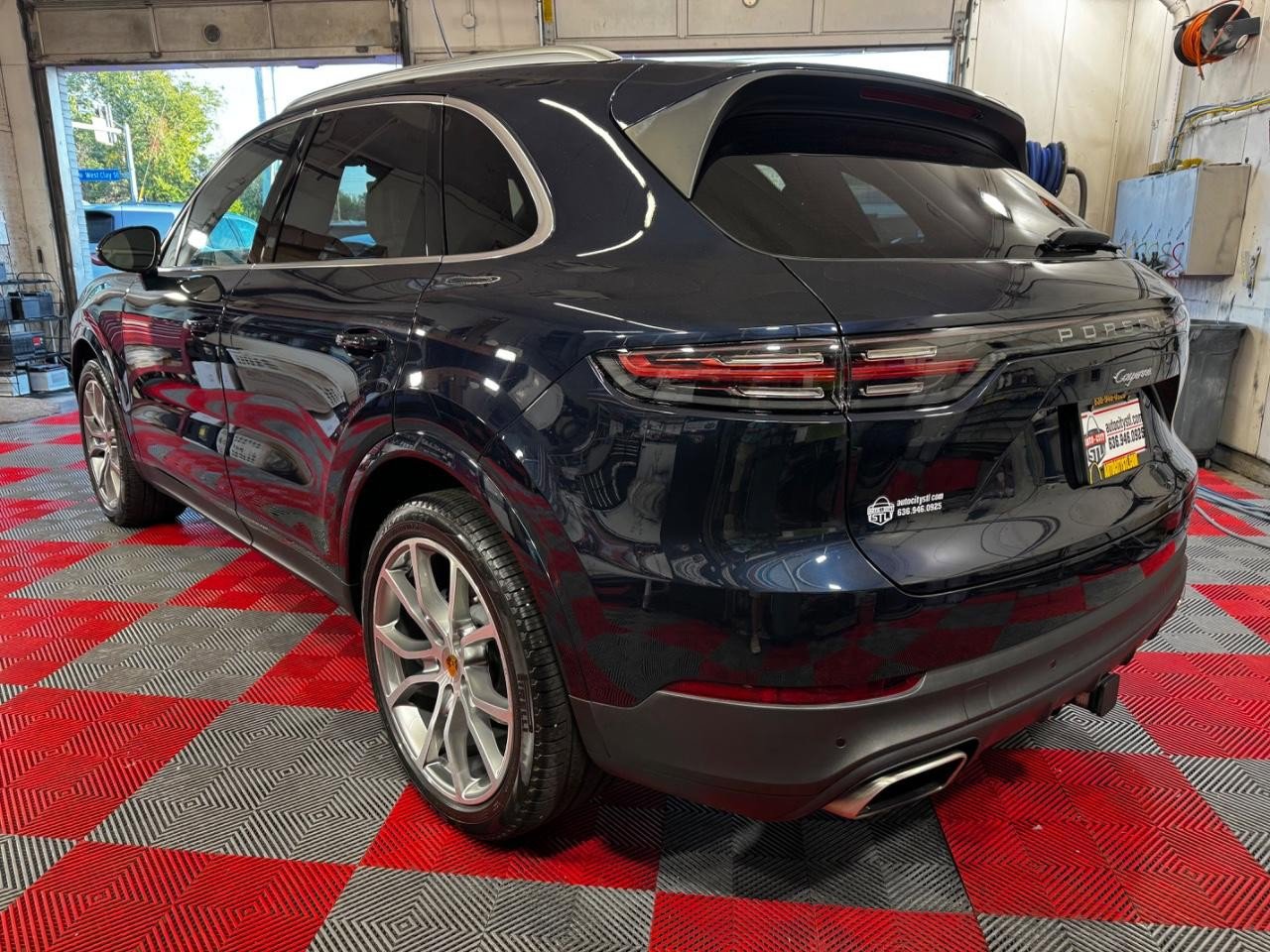 Used 2019 Porsche Cayenne AWD image 5