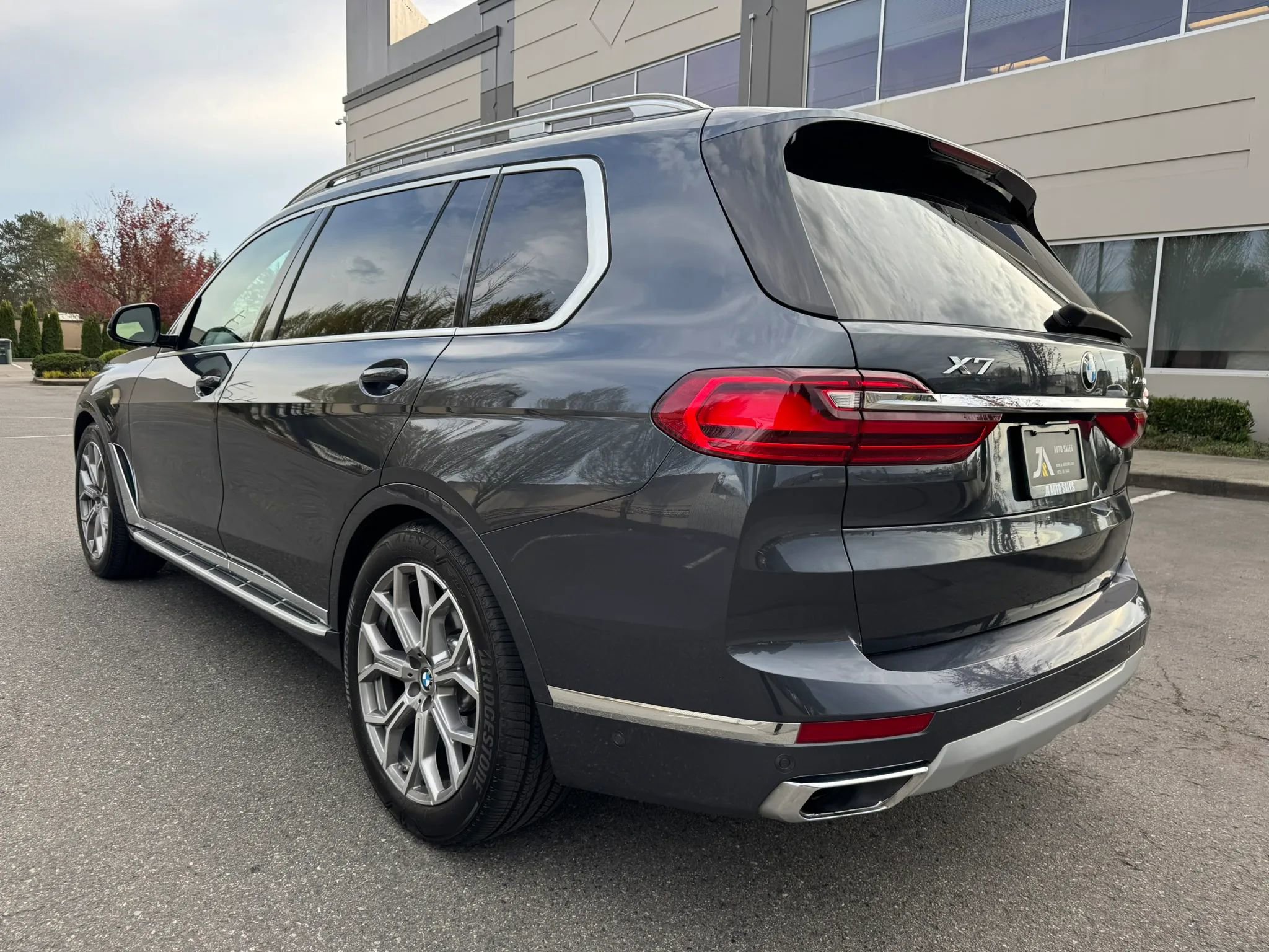 Used 2022 BMW X7 xDrive40i w/ Premium Package image 8