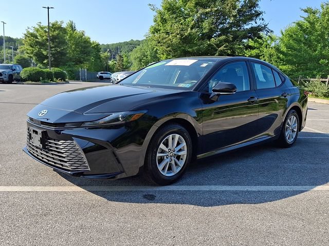 Used 2025 Toyota Camry LE FWD image 3