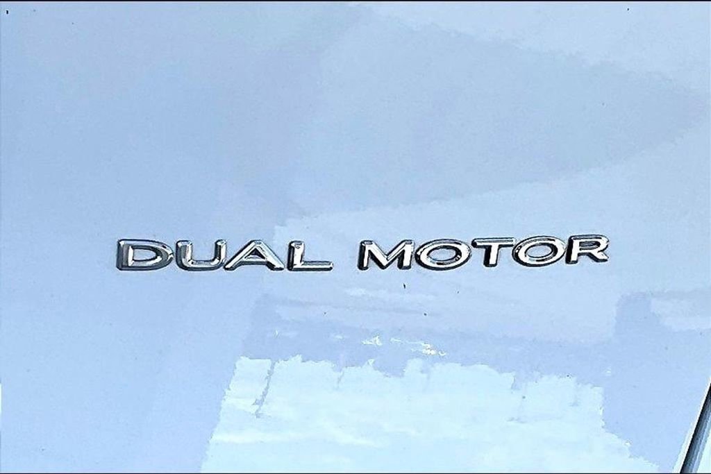 Used 2021 Tesla Model Y Long Range AWD/4WD image 23