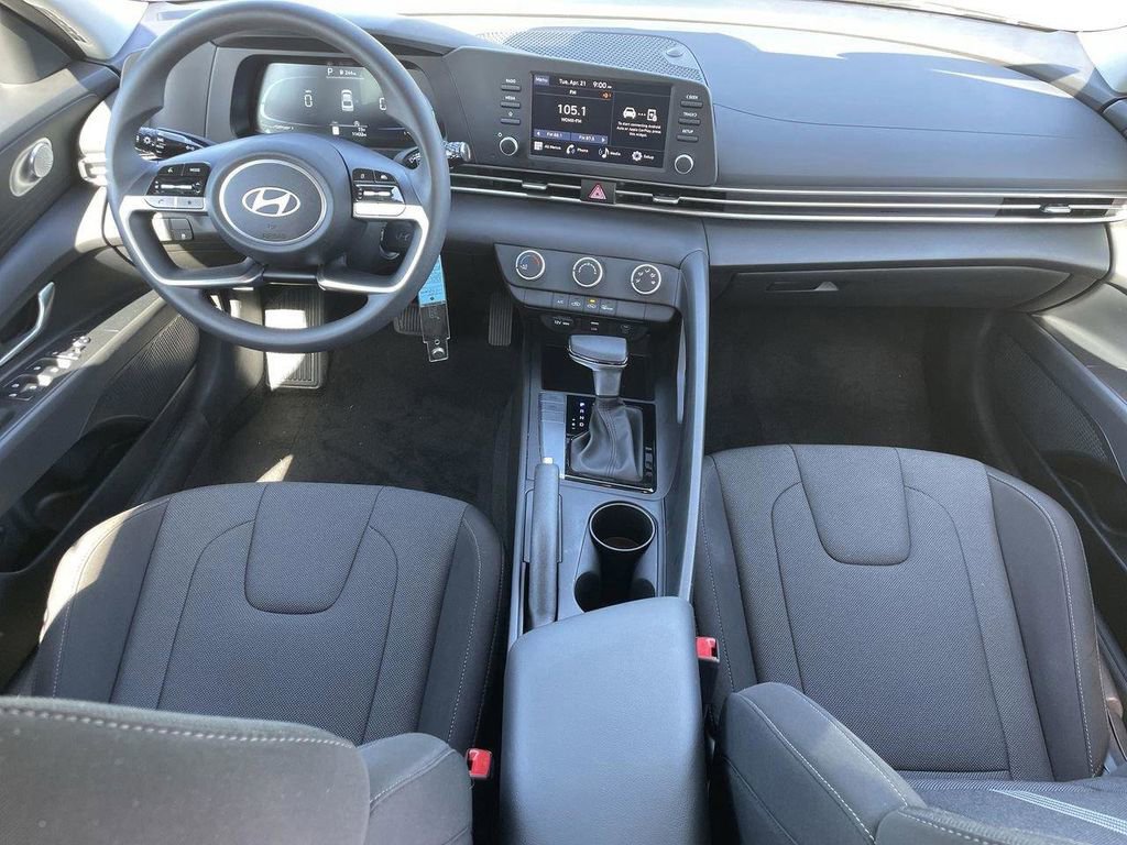 Certified 2024 Hyundai Elantra SE FWD image 15