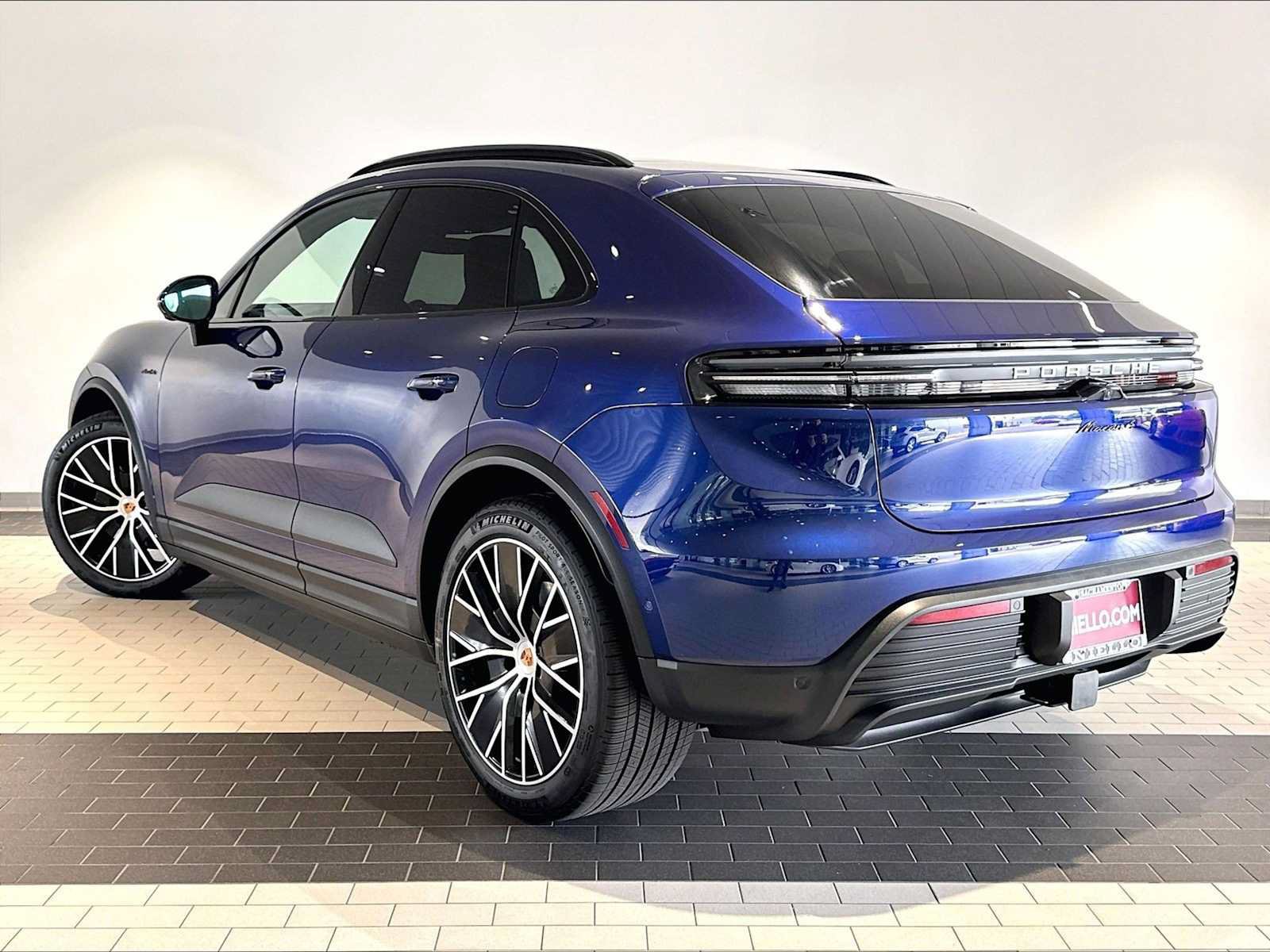 Used 2026 Porsche Macan 4 Electric AWD/4WD image 3