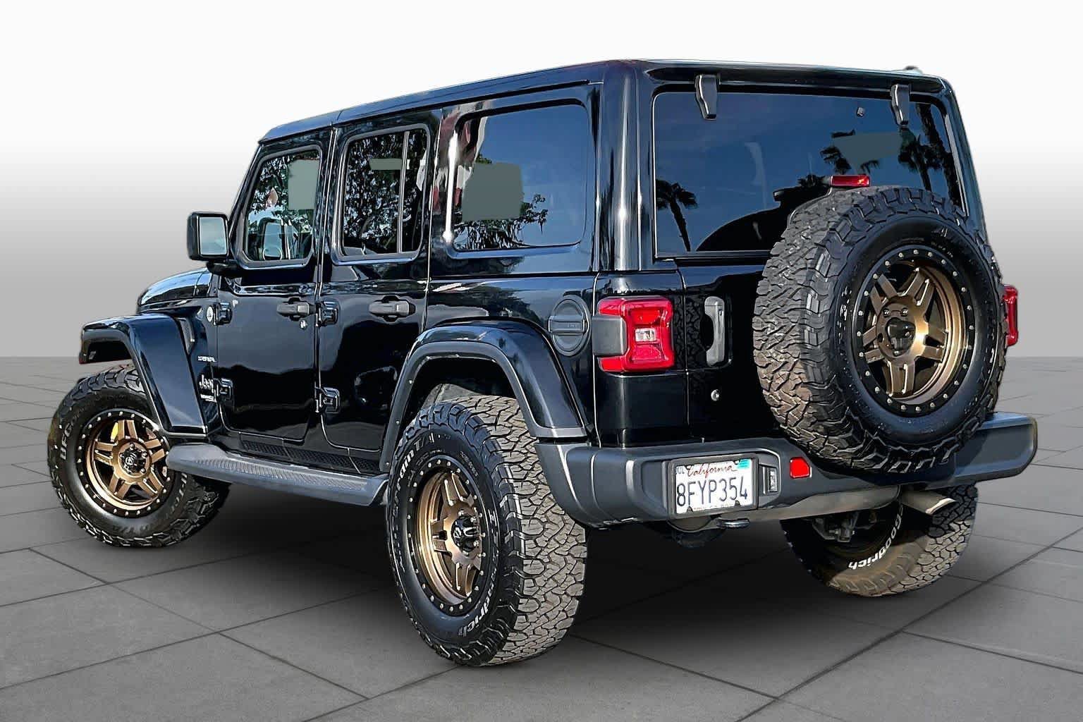 Used 2018 Jeep Wrangler Unlimited Sahara AWD/4WD image 10