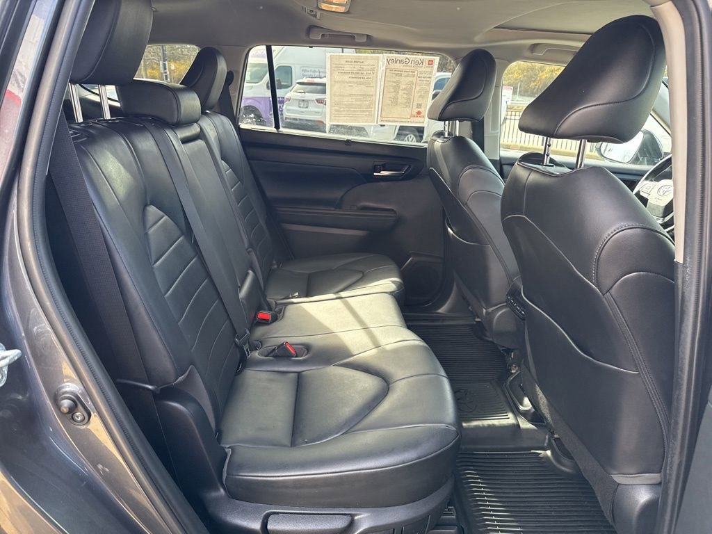 Used 2020 Toyota Highlander XLE image 22
