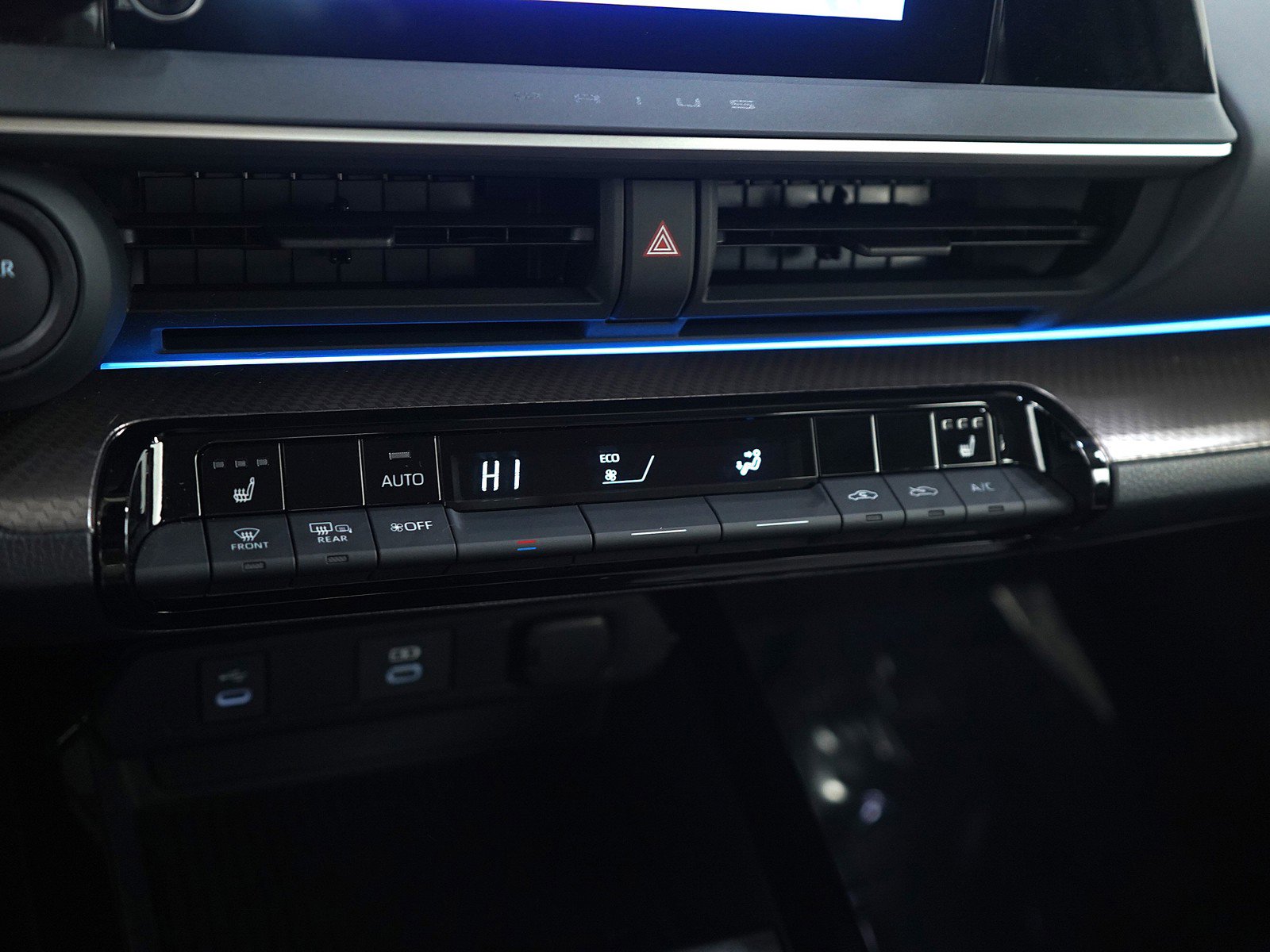 Used 2025 Toyota Prius XLE image 23