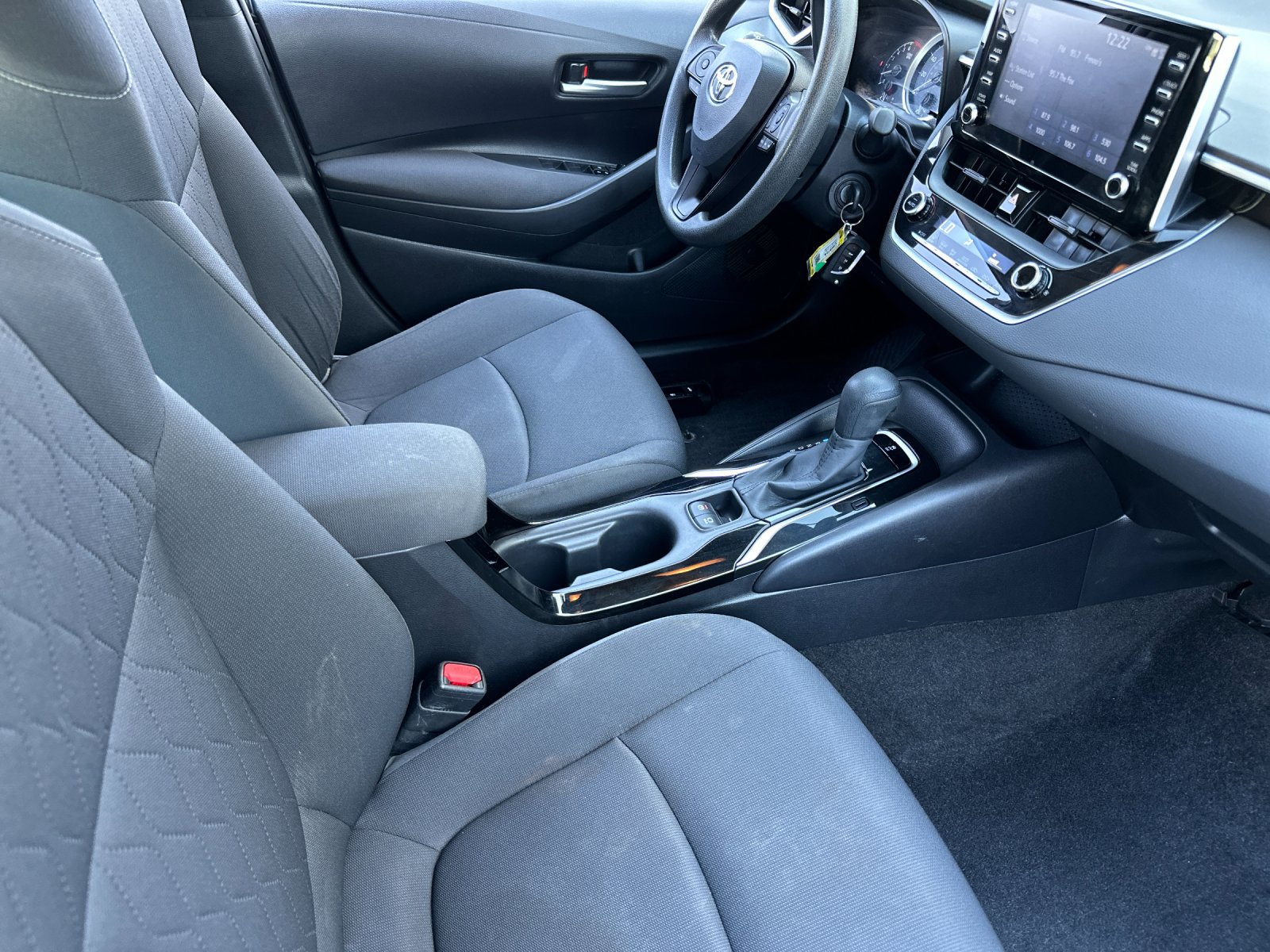 Used 2020 Toyota Corolla LE FWD image 15