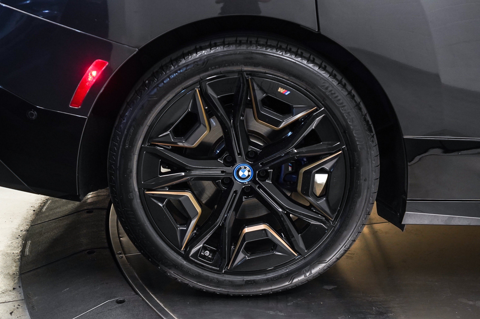 Used 2024 BMW iX M60 AWD/4WD image 11