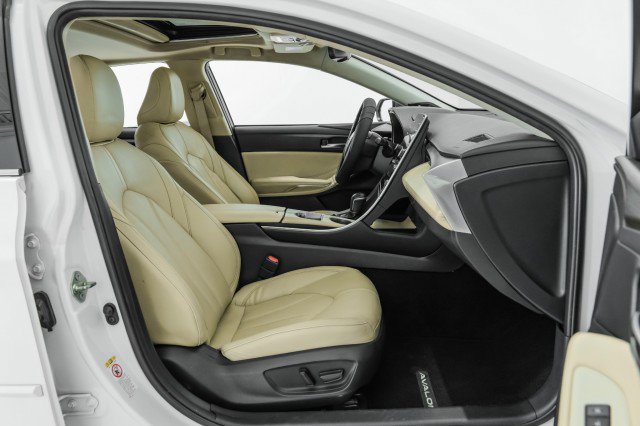 Used 2019 Toyota Avalon XLE w/ Moonroof Package image 36