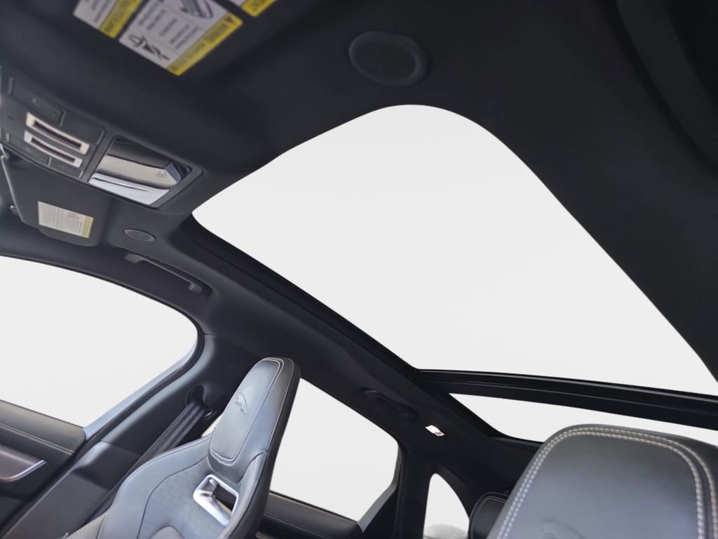 Used 2024 Jaguar F-PACE R-Dynamic S image 29