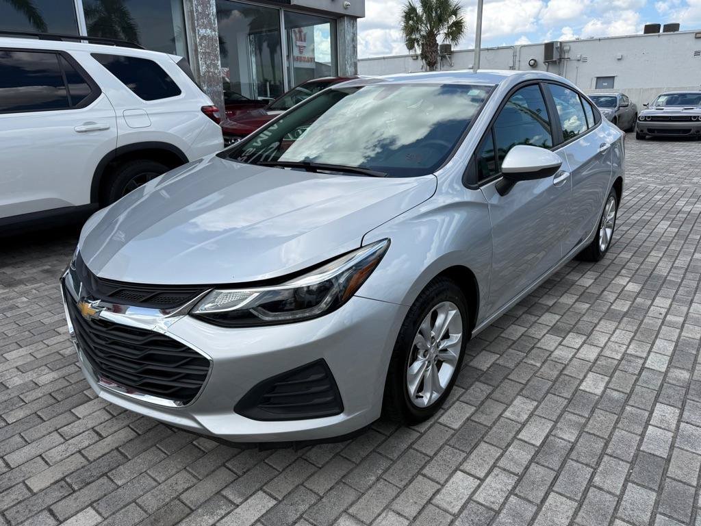 Used 2019 Chevrolet Cruze LS w/ LS Convenience Package FWD image 3