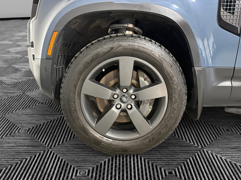 Used 2024 Land Rover Defender 110 SE image 14