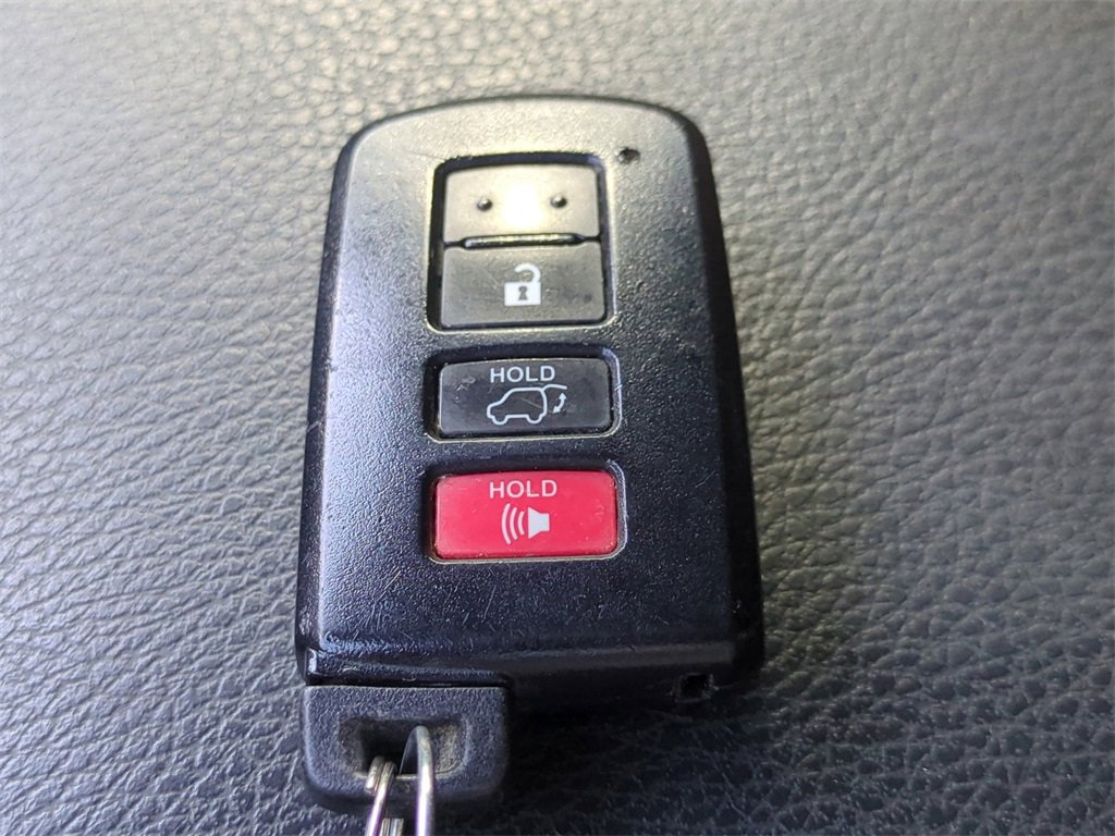 Used 2017 Toyota Highlander Limited image 31