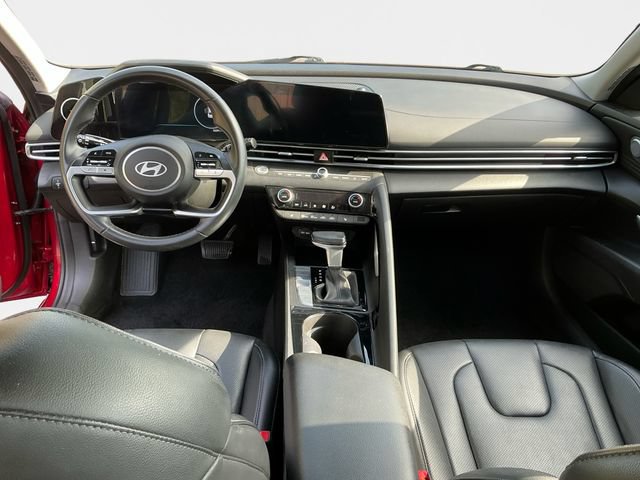 Used 2025 Hyundai Elantra Limited FWD image 11
