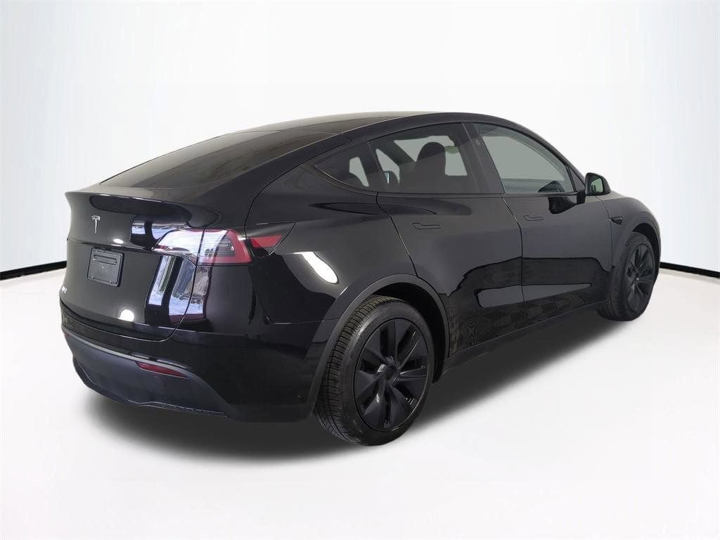 Used 2024 Tesla Model Y Long Range AWD/4WD image 5