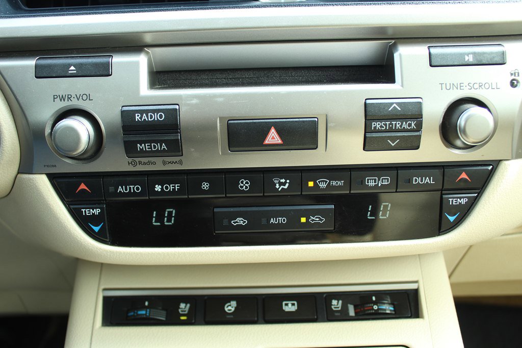 Used 2013 Lexus ES 350 w/ Luxury Pkg image 17