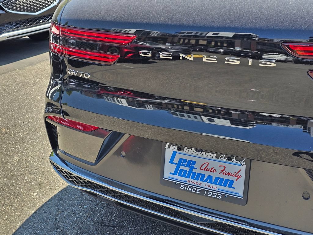 Certified 2026 Genesis GV70 2.5T Advanced AWD/4WD image 12