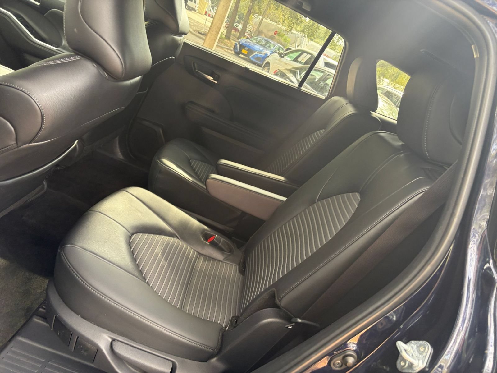 Used 2025 Toyota Highlander XSE AWD/4WD image 27