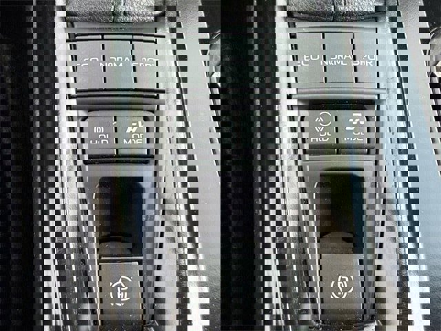 Used 2025 Toyota Camry SE image 21