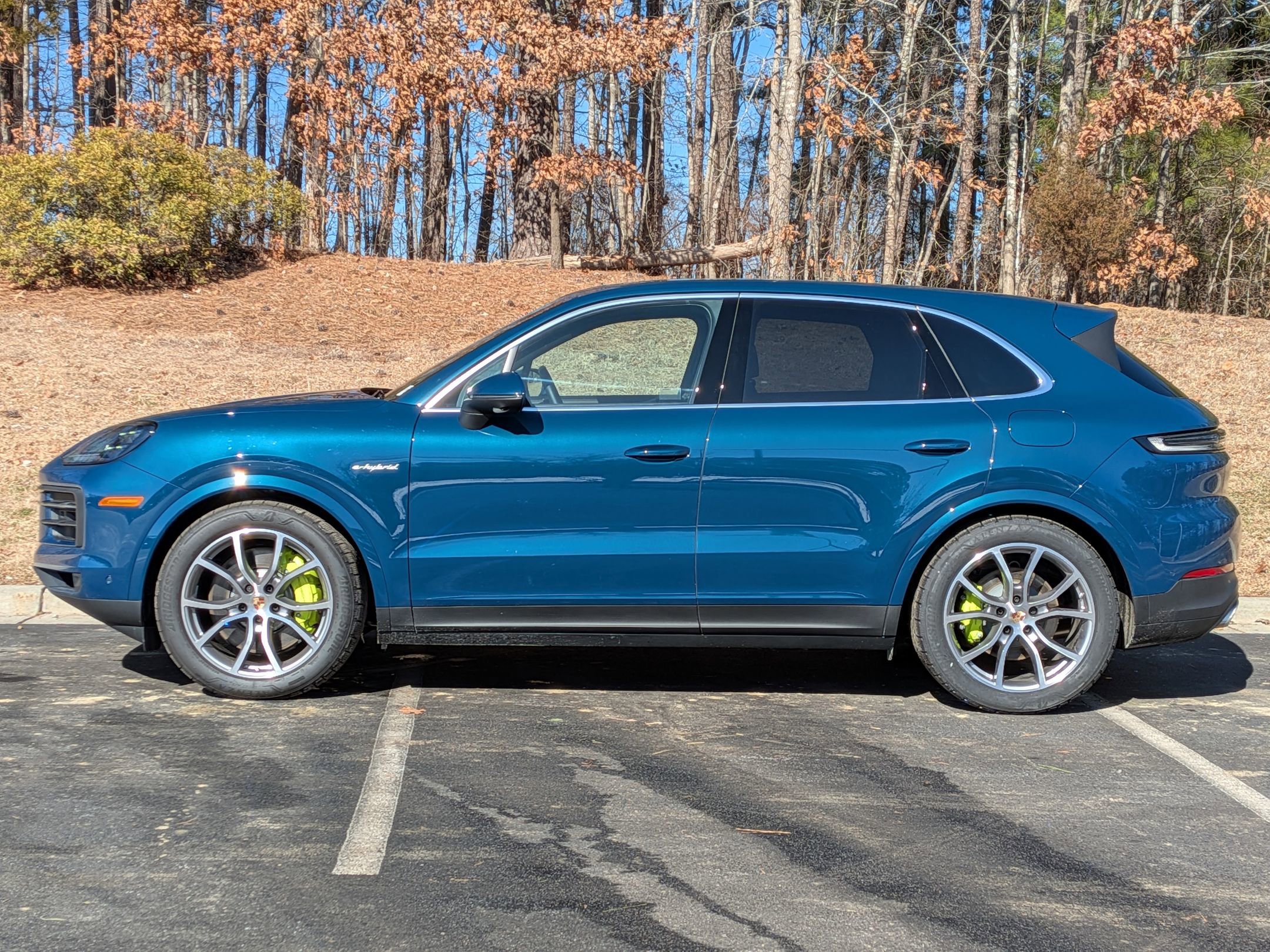Used 2025 Porsche Cayenne GTS AWD/4WD image 2