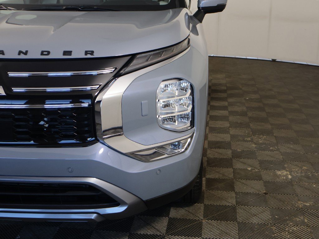 New 2026 Mitsubishi Outlander SE image 17