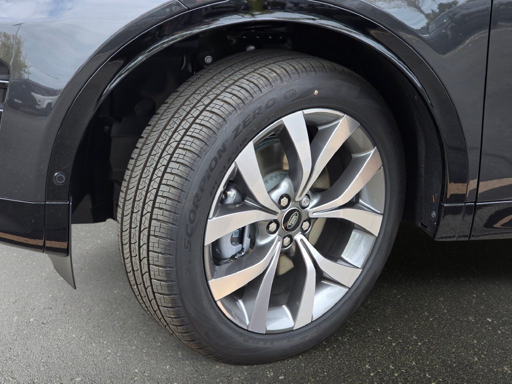 New 2026 Land Rover Discovery Sport Landmark AWD/4WD image 34