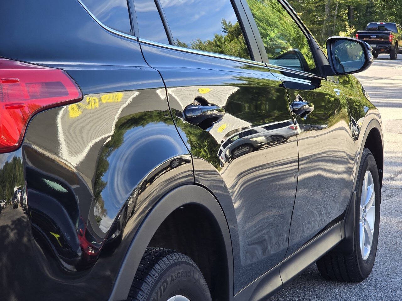 Used 2013 Toyota RAV4 XLE AWD/4WD image 14