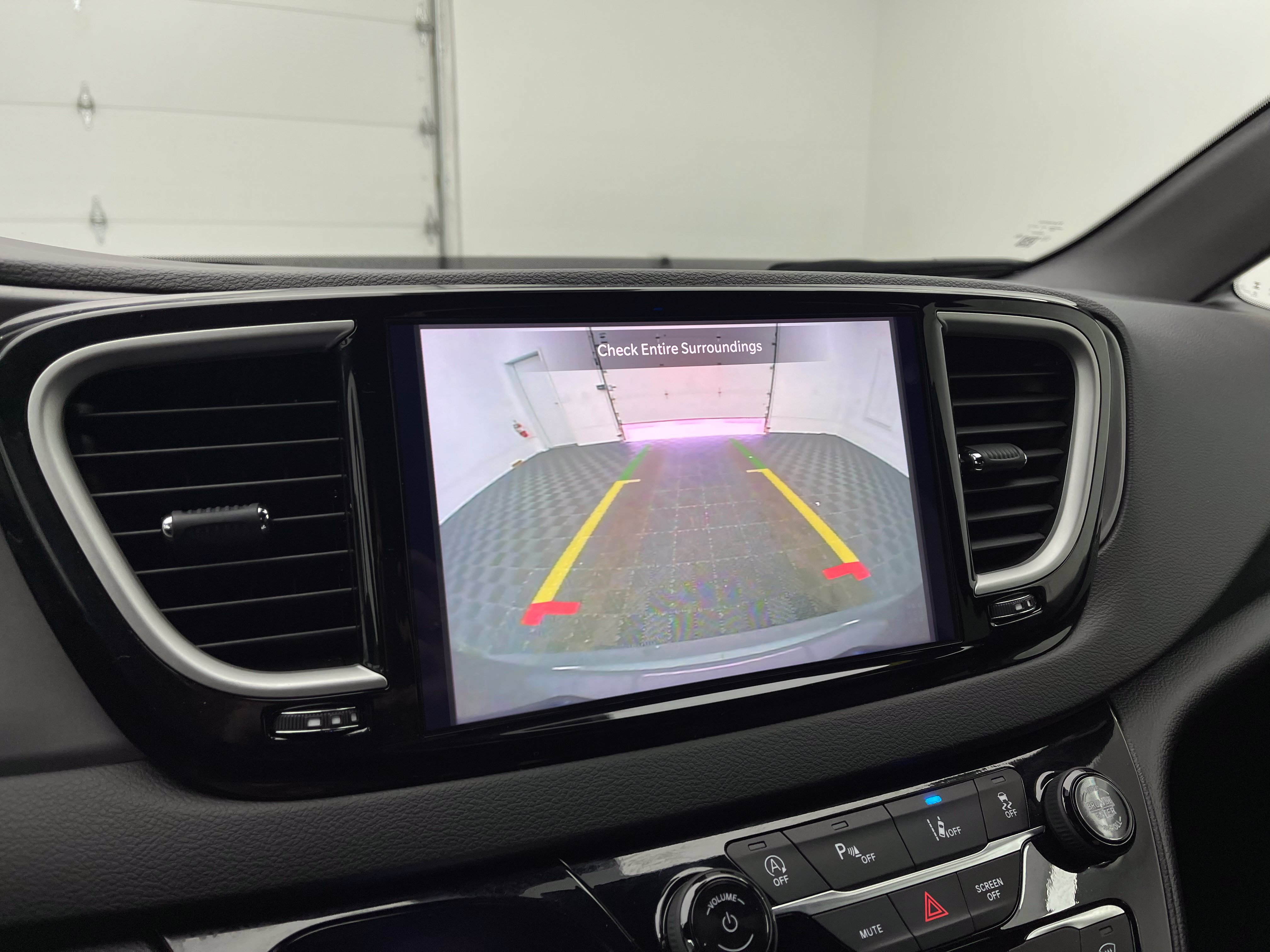 Used 2025 Chrysler Pacifica Select FWD image 4