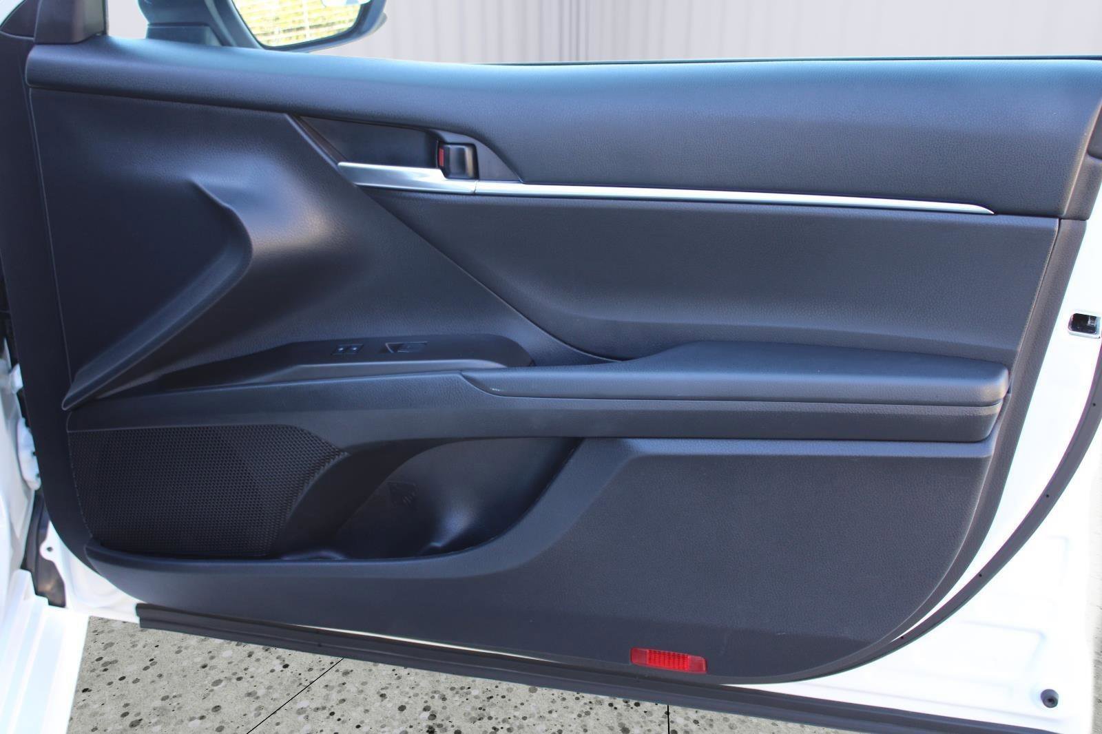 Used 2021 Toyota Camry LE image 32