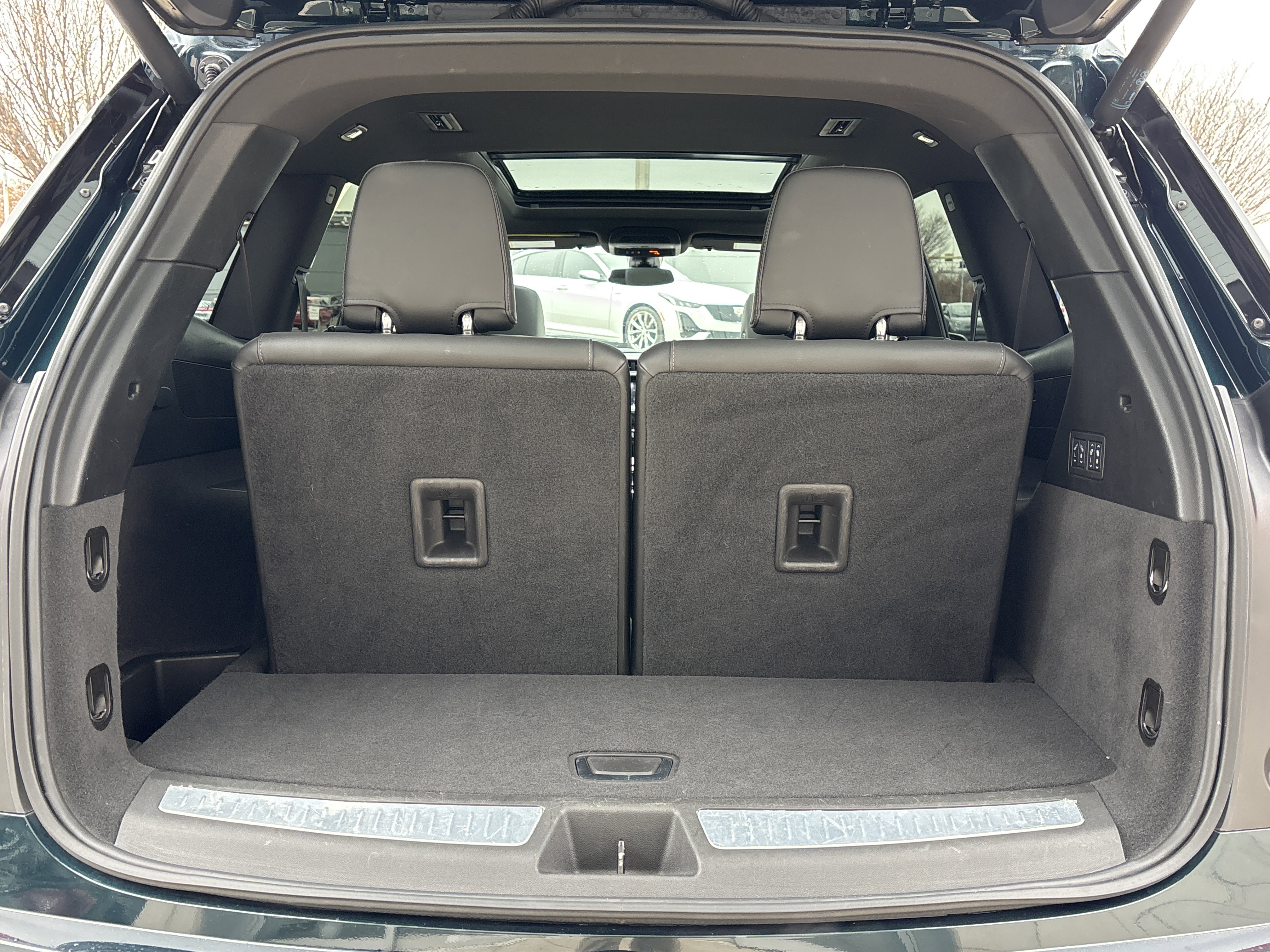 Used 2025 Cadillac XT6 Premium Luxury image 33