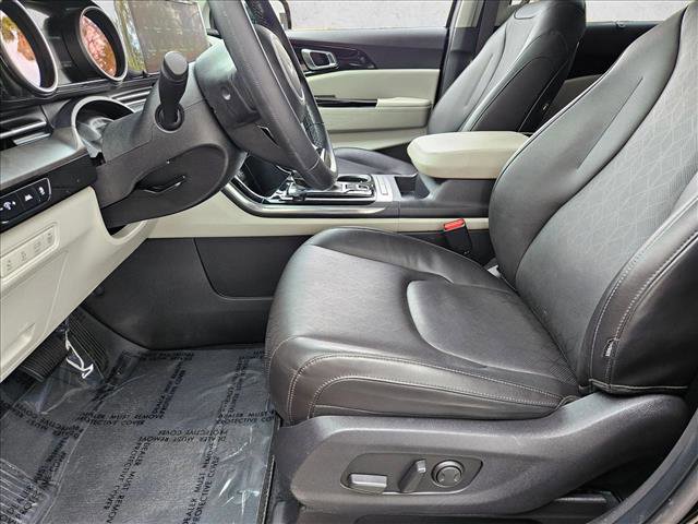 Used 2022 Kia Carnival EX FWD image 16