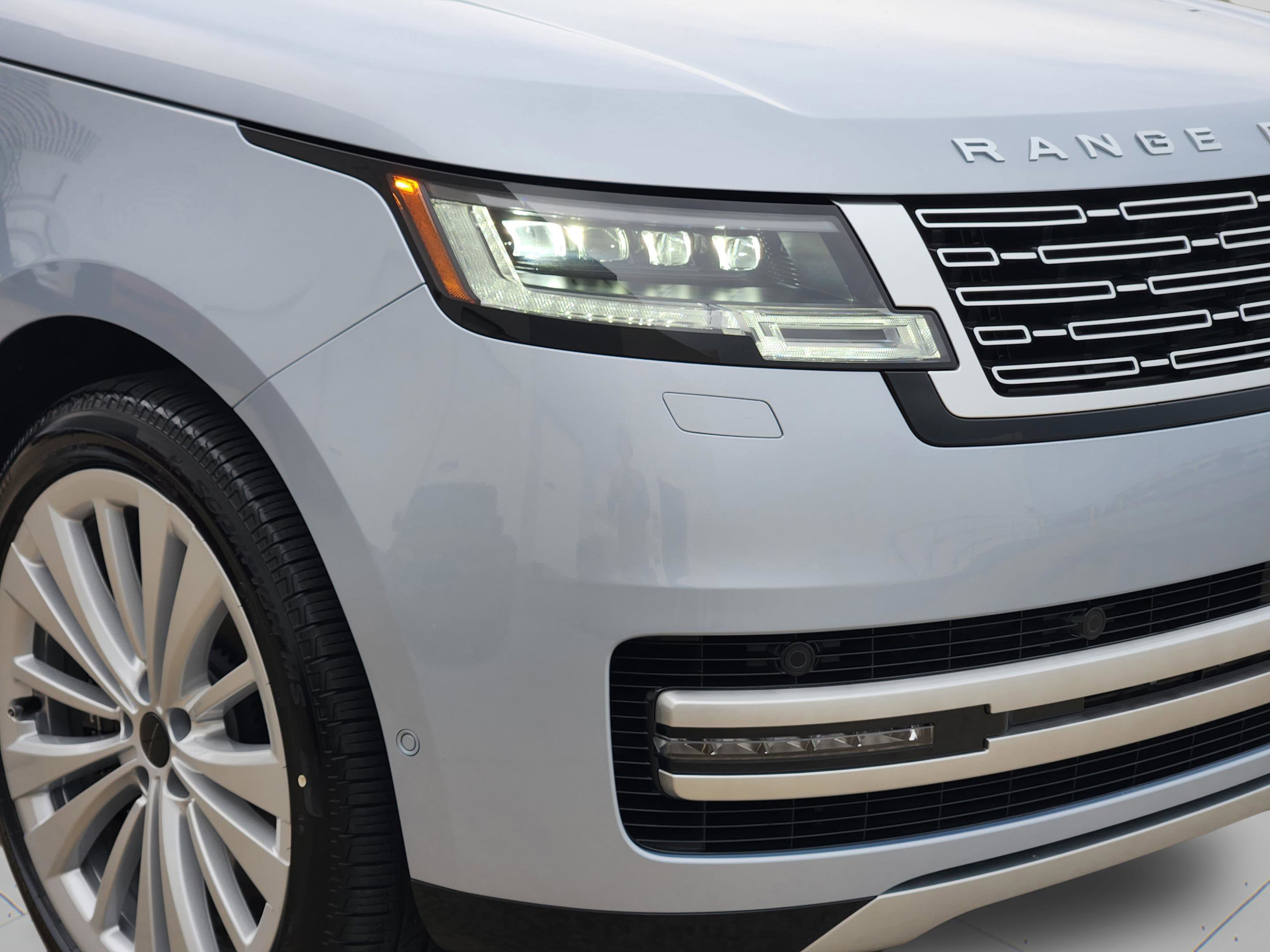 New 2026 Land Rover Range Rover Autobiography image 8