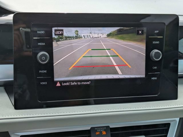 Used 2025 Volkswagen Taos SE FWD image 22