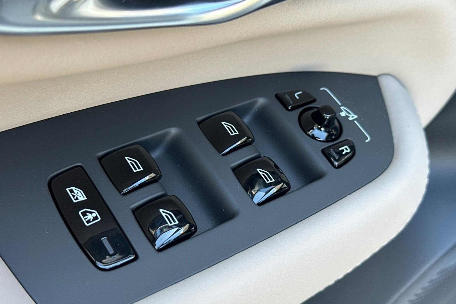New 2026 Volvo XC90 T8 Plus image 15