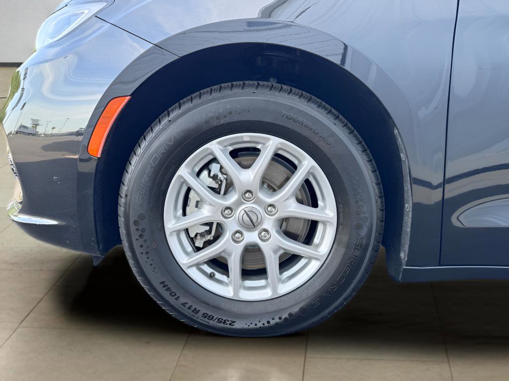 Used 2023 Chrysler Pacifica Touring-L FWD image 39