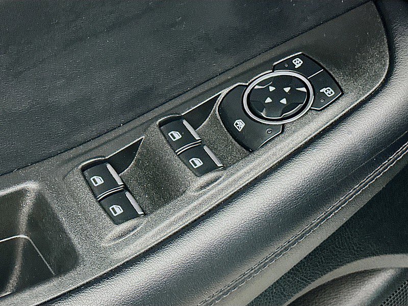 Used 2024 Ford Edge SE w/ Black Appearance Package image 19