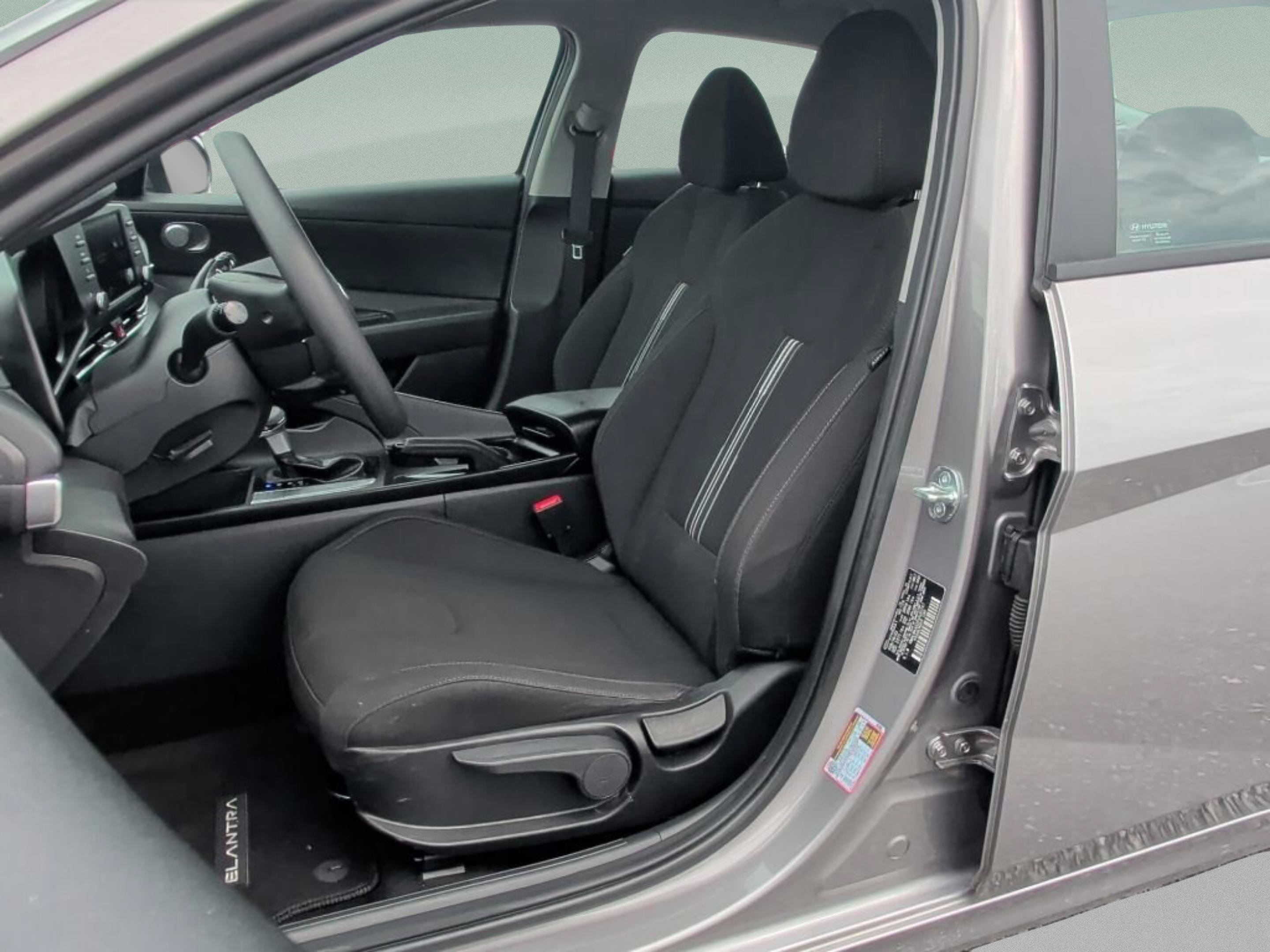 Used 2023 Hyundai Elantra SEL w/ Preferred Accessory Package FWD image 15