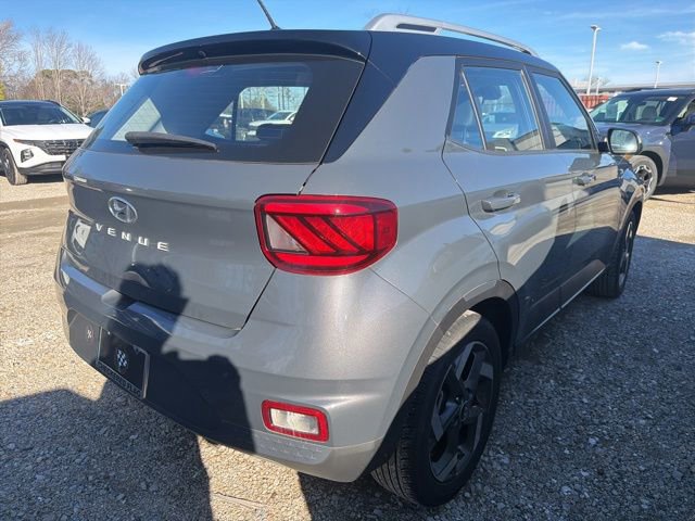 Used 2024 Hyundai Venue Limited image 11