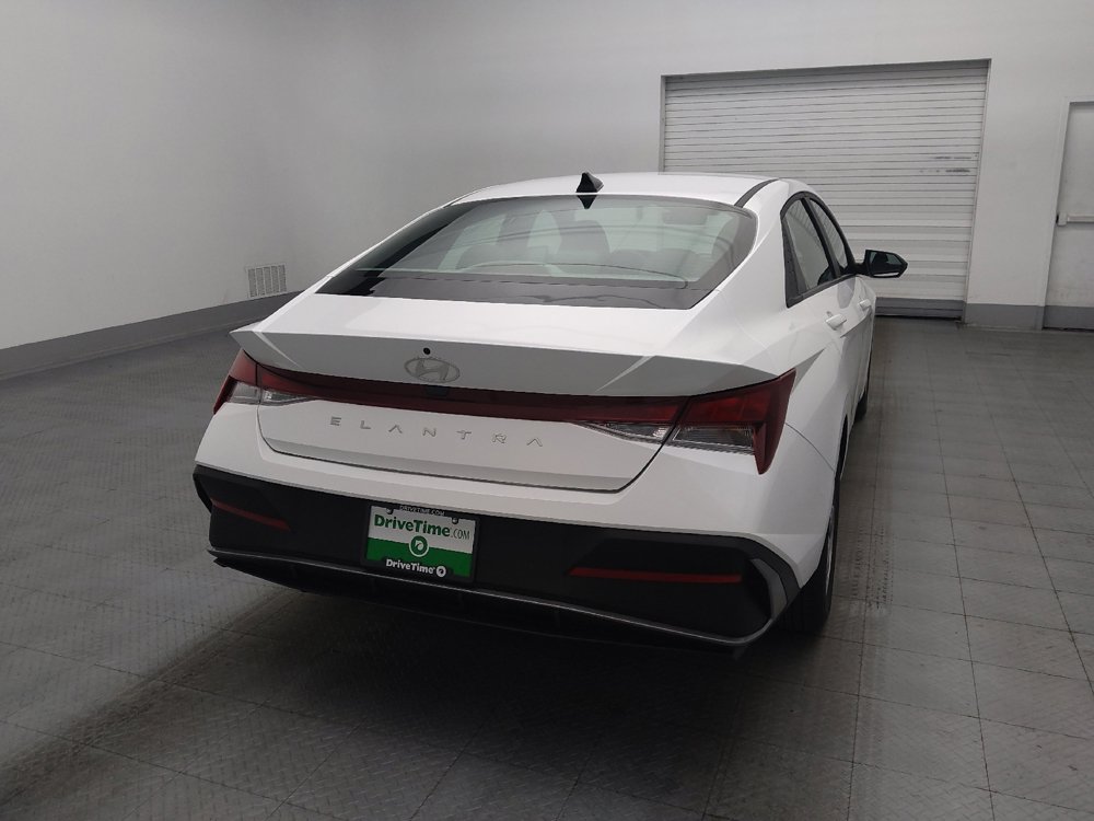 Used 2025 Hyundai Elantra SE FWD image 7