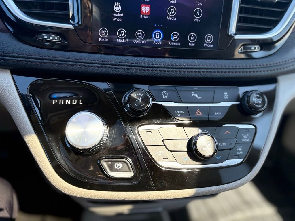 Used 2017 Chrysler Pacifica Limited w/ UConnect Theater Package image 18