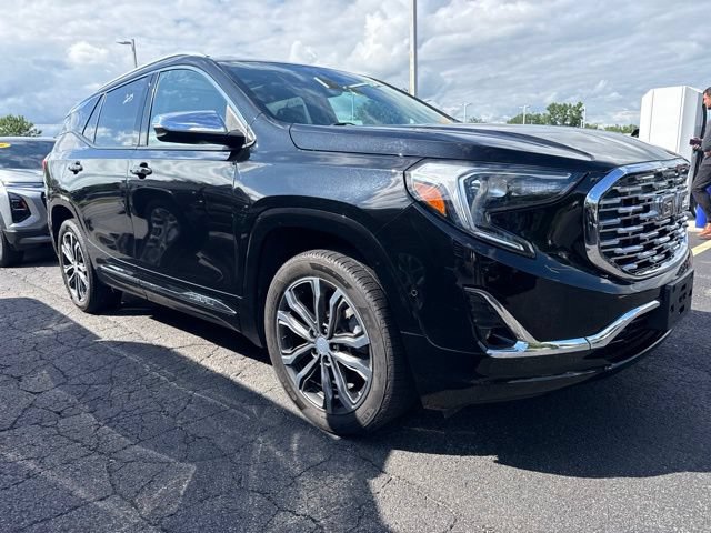 Used 2020 GMC Terrain Denali w/ Denali Premium Package AWD/4WD image 3