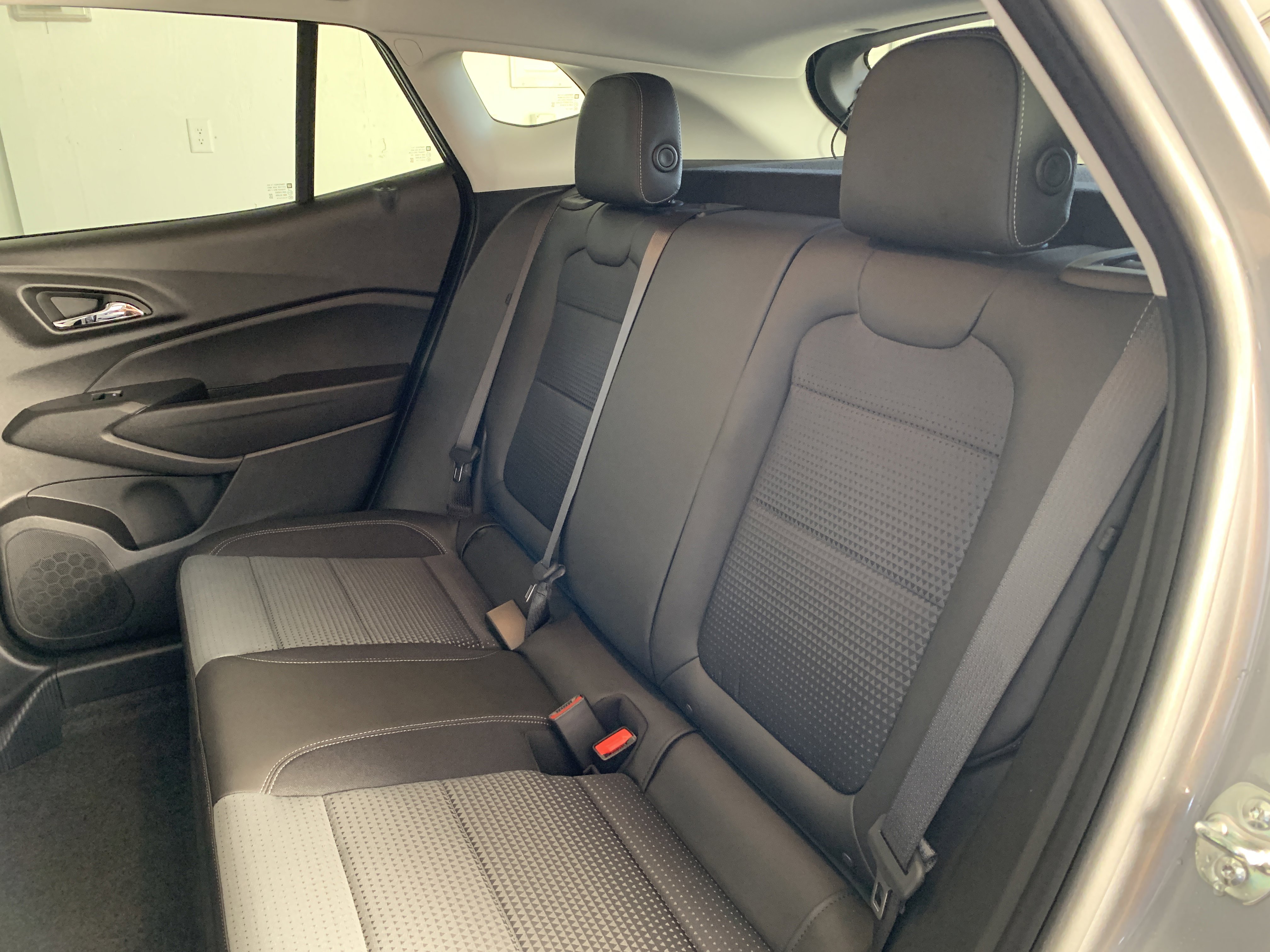 New 2026 Chevrolet Trax LT w/ Sunroof Package image 38